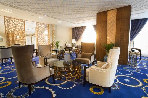 Гостиная зона в Swiss In Tabuk Hotel
