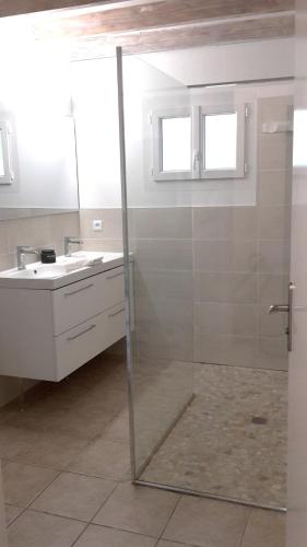 Ένα μπάνιο στο Gites Matilon, 5 min Eugénie les bains