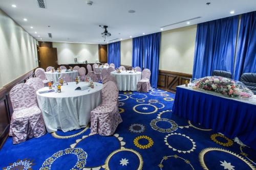Гостиная зона в Swiss In Tabuk Hotel