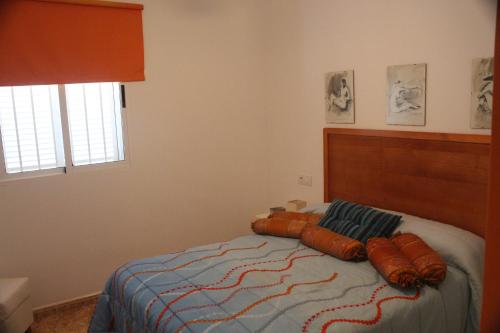 ベラにあるModerno Apto en Vera Playaのベッドルーム1室(枕付)