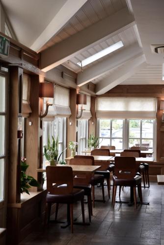 ノエル アームズ - ア ベスポーク ホテルにあるレストランまたは飲食店