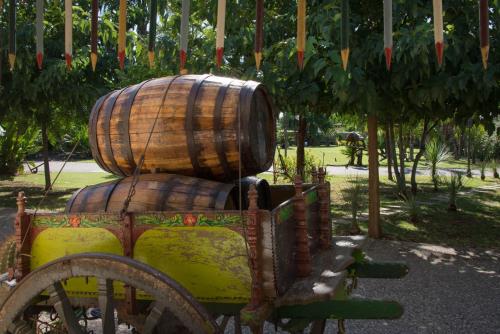 a wooden barrel sitting on top of a cart at Agriturismo Papyrus in Siracusa