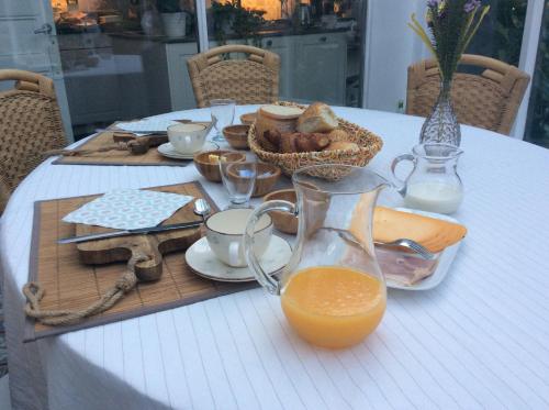 アールテルにあるBeaux Temps b&bの食器