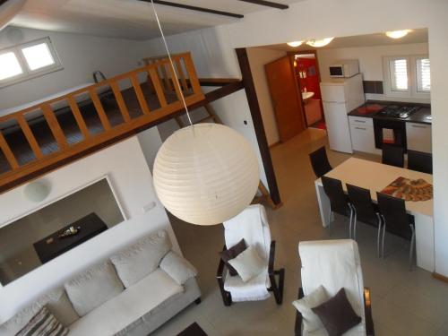 Foto dalla galleria di Apartments Villa Natali - Heating Pool a Trogir