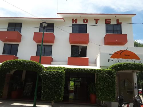 a hotel with a pumpkin sign in front of it at Balcon Gueela in Santa Cruz Huatulco