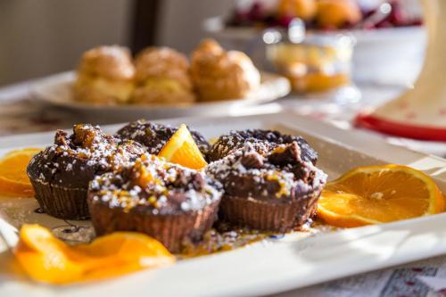 a plate of muffins and oranges on a table at Agriturismo Fiori d'Arancio in Palagiano