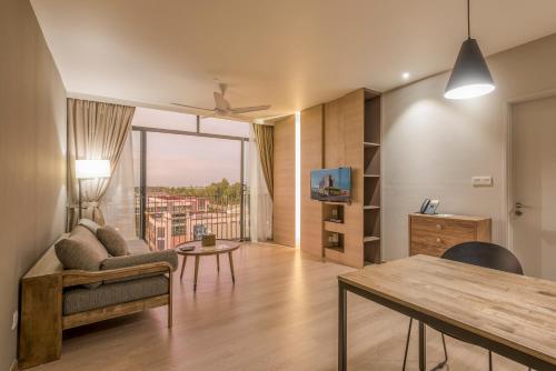 a living room with a couch and a table at Jinhold Hotel & Serviced Apartment in Miri