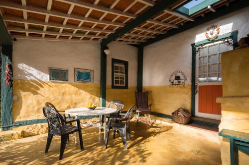 Ruang duduk di Pousada Chalés da Casa Centenária