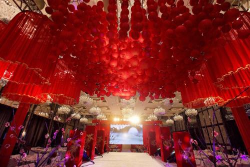 a large room with red decorations and a stage at Howard Johnson Agile Plaza Chengdu in Chengdu