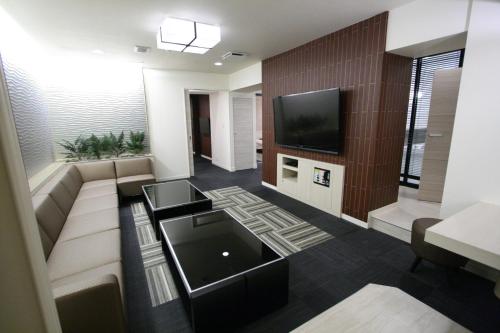 Televisyen dan/atau pusat hiburan di Hotel Rose (Adult Only)