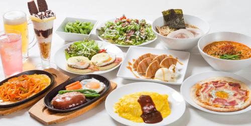 Makanan di atau berdekatan hotel cinta