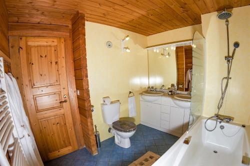 Bathroom sa Chalet De La Vanoise