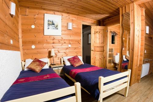 Un pat sau paturi într-o cameră la Chalet De La Vanoise