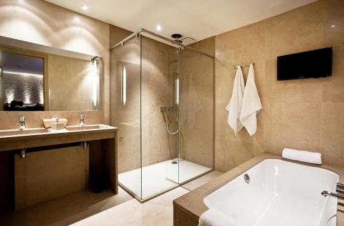 Un baño de Hotel Thermen Dilbeek