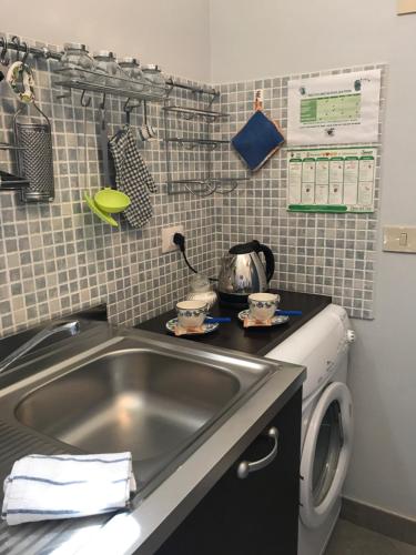 a kitchen with a sink and a washing machine at Town View in Noto