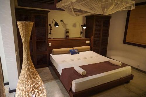 Una cama o camas en una habitación de Little Tamarind