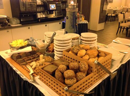 a table with a bunch of different types of bread at Ostseehotel Boltenhagen in Boltenhagen