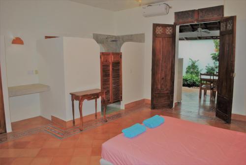 a room with a bed and a desk in it at Casa Calala in Granada