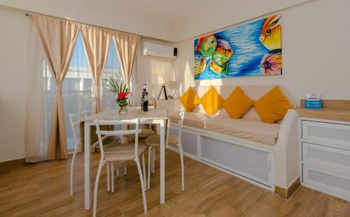 a dining room with a table and a couch at Casa Luca in Playa del Carmen