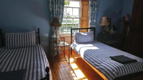 A bed or beds in a room at Knockaderry House