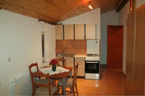 Η κουζίνα ή μικρή κουζίνα στο Apartments Nino