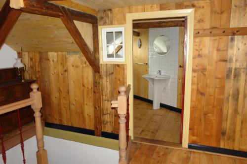 A bathroom at Chata Hugo - 3 Retreat Apartments