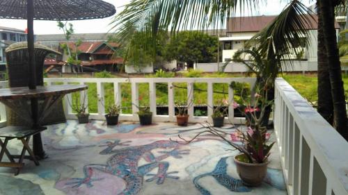 a patio with snakes painted on the floor at Mini Tiga Homestay in Pangandaran