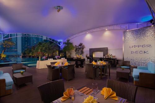 Restoran atau tempat lain untuk makan di Oakwood Premier Cozmo Jakarta