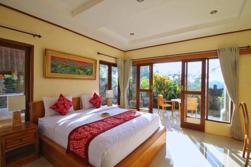 Postel nebo postele na pokoji v ubytování Ubud Sky