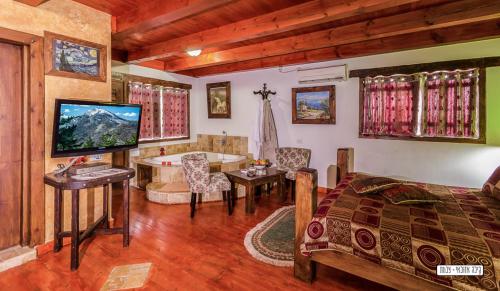 a bedroom with a bed and a bathroom with a tub at Odem Habar in Odem