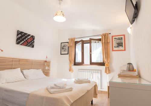 a bedroom with a bed and a window at B&B Cantico Delle Creature in Assisi