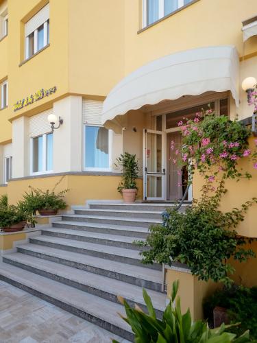 Gallery image of Hotel de la Ville in Senigallia