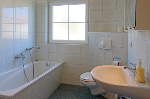 Bilik mandi di Ferienhaus Lüßvitz