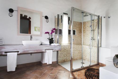 a bathroom with a glass shower and a sink at CASERÍO LEANDRO I in Tías