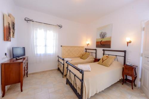 Postel nebo postele na pokoji v ubytování Chora Resort Hotel & Spa
