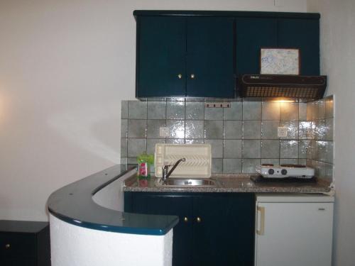 Una cocina o zona de cocina en Haravgi Hotel