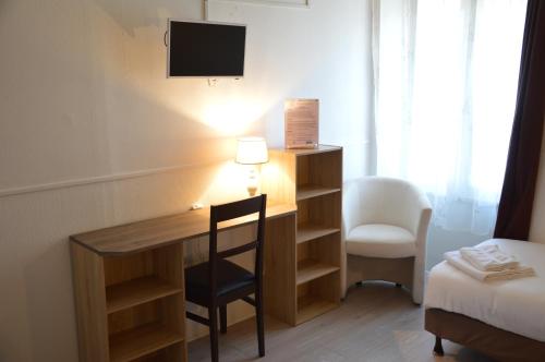 Ένα ή περισσότερα κρεβάτια σε δωμάτιο στο Hôtel de la Colombière
