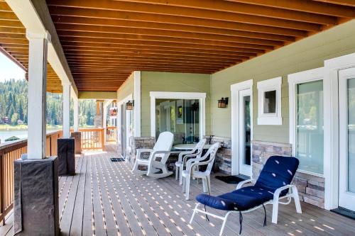 Fotografie z fotogalerie ubytování Beautiful Lakefront Custom v destinaci Coeur d'Alene