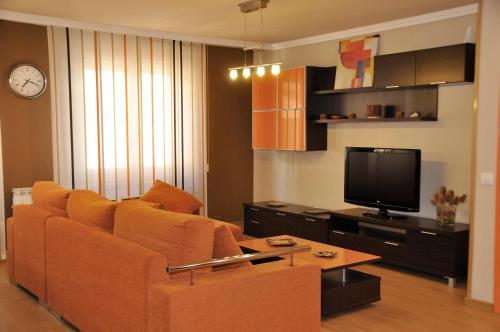 Laurel 12