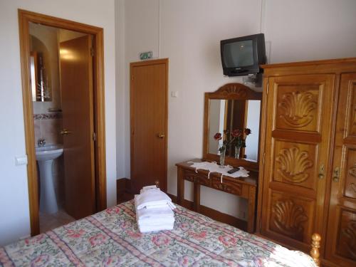 Ένα ή περισσότερα κρεβάτια σε δωμάτιο στο Hotel Aviz