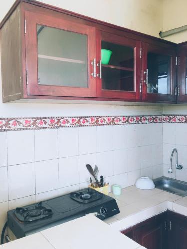Η κουζίνα ή μικρή κουζίνα στο DSTAY Kost Bali
