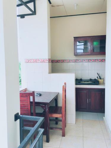 Η κουζίνα ή μικρή κουζίνα στο DSTAY Kost Bali
