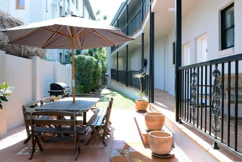 Un balcón o terraza en High Cross Randwick by Sydney Lodges