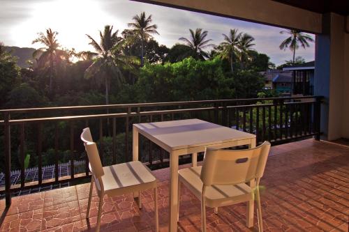 Balkoni atau teres di V Condominium Samui