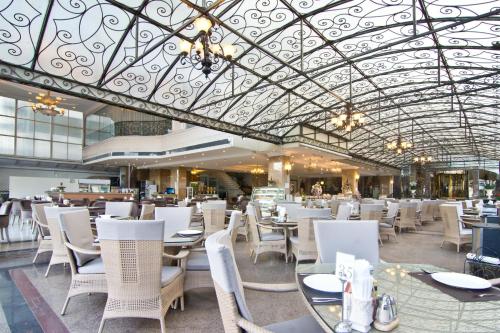 LK ジ エンプレスにあるレストランまたは飲食店