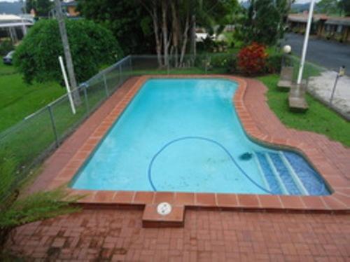 a pool with a pool table and a tennis racket at Tweed River Motel in Murwillumbah