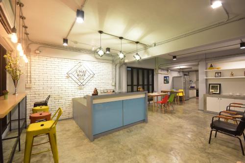 Χώρος καθιστικού στο The Chatbox Silom Hostel