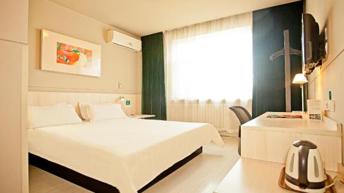 Ліжко або ліжка в номері Jinjiang Inn Taiyuan University Street Hotel