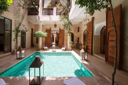 Бассейн в Riad Dar Justo Hotel Boutique & Spa или поблизости