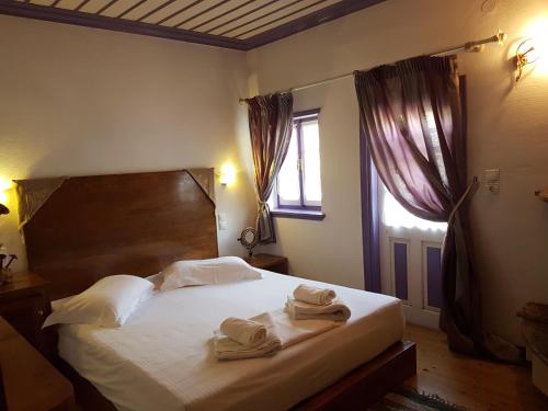 a bedroom with a bed with towels on it at Kalliopi in Papingo